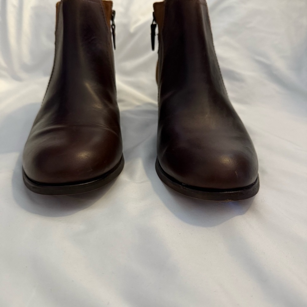 NWT Clarks Artisan Maypearl Lilac Leather and Suede Belted Ankle Boots - Picture 5 of 10